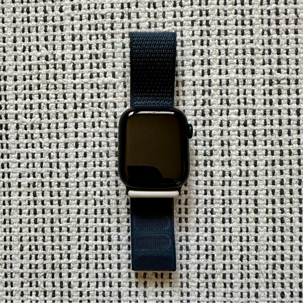 Apple Watch Series 9 GPS 41mm Midnight Aluminum Case with Midnight Sport Loop